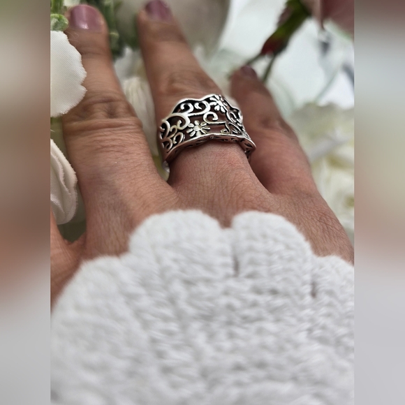 ♥️ CAMELIA STERLING SILVER RING - Picture 6 of 8